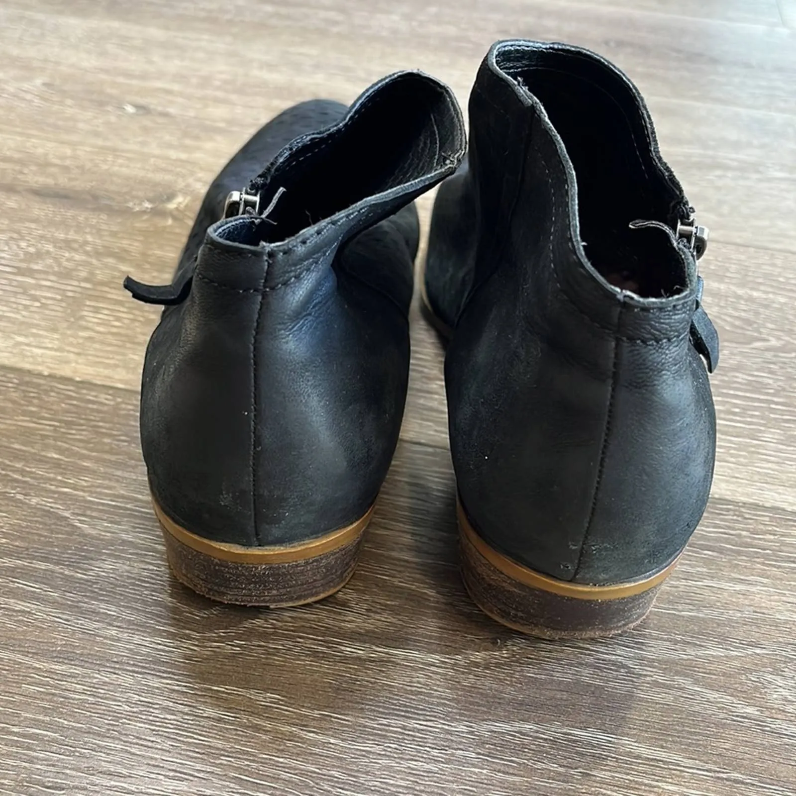 Sz 10.5 Lucky Brand Black Perforated Side Zip Heeled Ankle Booties