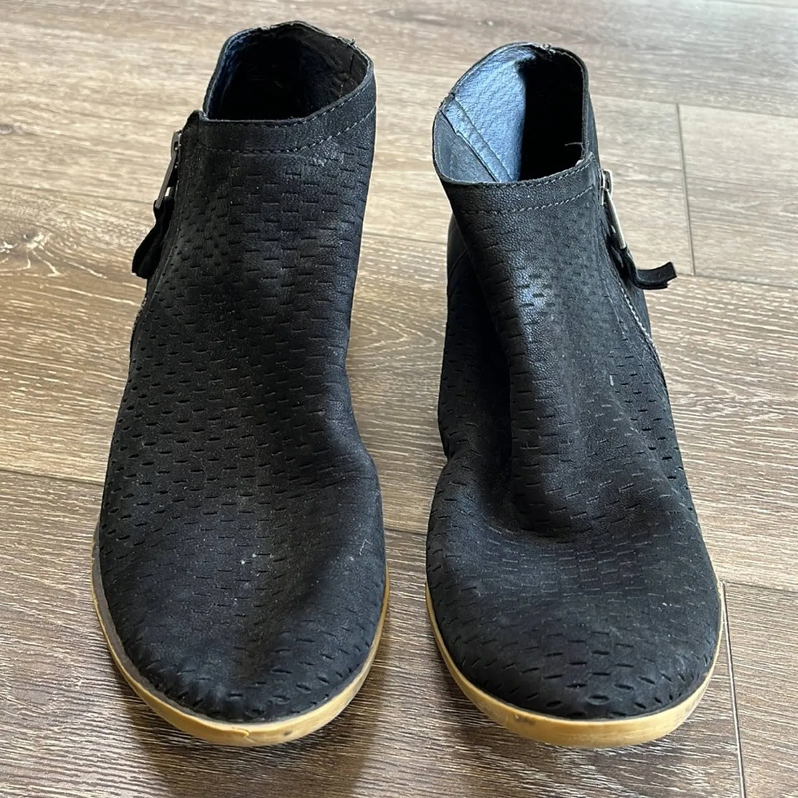 Sz 10.5 Lucky Brand Black Perforated Side Zip Heeled Ankle Booties