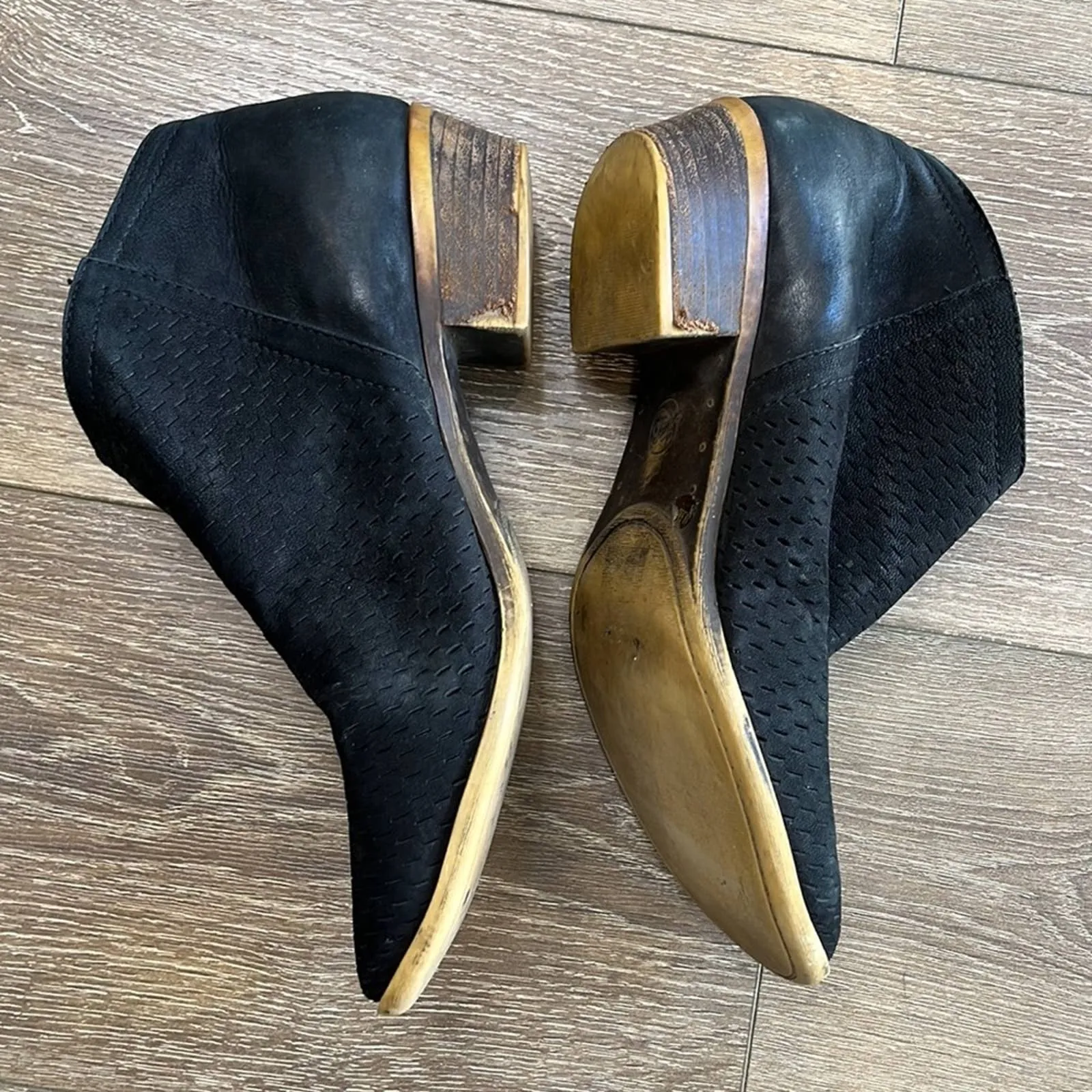 Sz 10.5 Lucky Brand Black Perforated Side Zip Heeled Ankle Booties